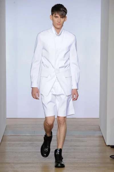 Look 10